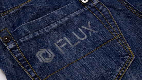 Mit FLUX-System gravierte Jeans.JPG