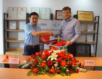 Mr. Lin Gonggeng, CEO, GongTian together with Seth Ryding, Head of Region Asia-Pacific, Telenor Connexion