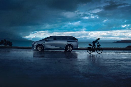 672722-X9%20outdoor%20view_cyclist-25459c-xlarge_webp-1778226657.webp