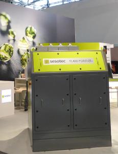Sesotec stellte das Multi-Sensor-Sortiersystems FLAKE PURIFIER+ auf der Drinktec-Messe 2017 aus