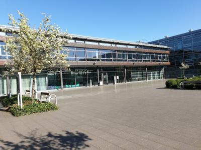 Der in Coronazeiten verwaiste RheinAhrCampus in Remagen: Hier tummeln sich an den Präsenzsamstagen normalerweise hunderte MBA-Fernstudierende aus der ganzen Republik (Quelle: RAC/Holtkamp)