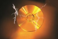 Symbolfoto einer beschädigten CD-ROM mit Lichteffekten – steht für erfolgreiche Datenrettung und Rekonstruktion alter Baupläne durch DATA REVERSE® Symbolfoto einer beschädigten CD-ROM mit Lichteffekten – steht für erfolgreiche Datenrettung und Rekonstruktion alter Baupläne durch DATA REVERSE®