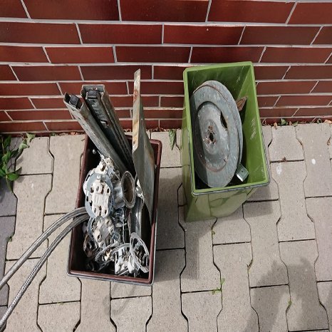 Die Schrottgruppe in Dinslaken verkauft Schrott an Recyclinganlagen.jpg