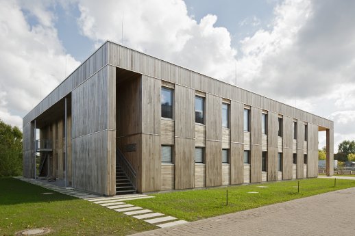 4-DHV_PM_4_2021_HOLZBAU WEIZENEGGER Berlin_UBA_21.10.13 (9).jpg