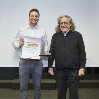Robin Hilke, Bachelor of Engineering. (B. Eng.), und der seine Arbeit betreuende Professor Dr.-Ing. Roger Frese von der Hochschule Düsseldorf, Studiengang Wirtschaftsingenieurwesen mit Schwerpunkt Maschinenbau, sind Preisträger des ACE-Studentenwettbewerbs INNOVACE 2019