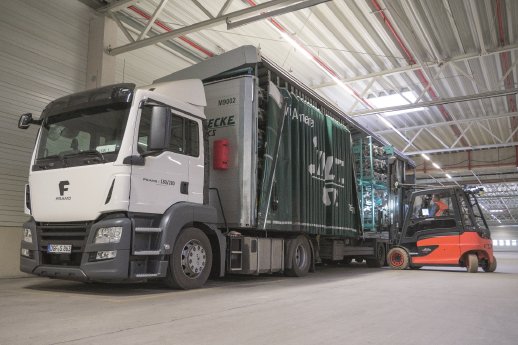 Schnellecke_Beladung_Lkw.jpg