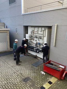 Pressefoto_TÜV Rheinland_Maßarbeit_Neue Klimakammer für Kölner Solarlabor.jpg