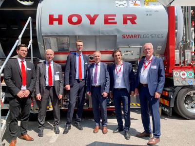 Fortsetzung der langjährigen, vertrauensvollen Zusammenarbeit zwischen der HOYER Group und Bureau Veritas Industry Services GmbH (vlnr: HOYER Group: Leif Jacobsen, Team Leader Technical Customer Service, Hans Demarest, Director Engineering, Marc Weidemann, Director Global Maintenance and Repair; Bureau Veritas: Andreas Klatt, Geschäftsführer Industry Services, Daniel Jarzabkowski, Business Unit Manager OPEX Services, Joachim Buerhop, Key Account Manager)