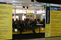 Ergänzend zu den Ausstellerinformationen bietet das deutschsprachige parts2clean Fachforum wertvolles Wissen rund um die Bauteil- und Oberflächenreinigung. 