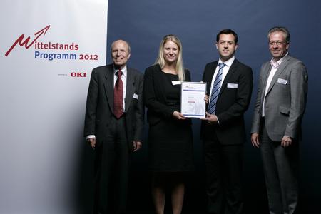 Stefanie Schäfer und Dr. Tomas Schnell (TAM AG) mit den Innovationsräten des Mittelstandsprogramms 2012 bei der feierlichen Preisverleihung am 03.05.2012