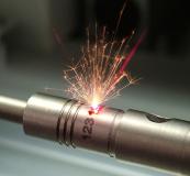 Für das Beschriften von Materialien wie Kunststoff (ABS), Edelstahl oder Folien eignet sich der Faserlaser e-SolarMark FL