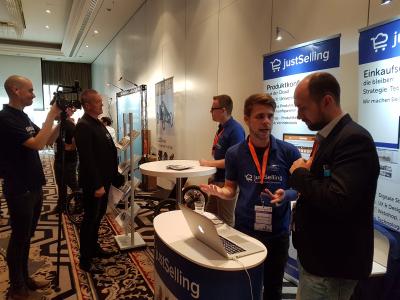 Viele Besucher und Medienvertreter zeigten Interesse an den Lösungen der justSelling.