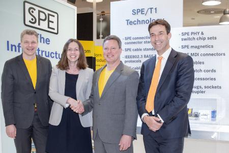 Looking forward to the partnership: Frank Welzel, Director Global Product Management, HARTING Electronics; Monika Kuklok, Director Communication & Power, TE Connectivity; Ralf Klein, Managing Director, HARTING Electronics; and Eric Leijtens, Global Product Manager of Industrial Communication, TE Connectivity (from left to right)