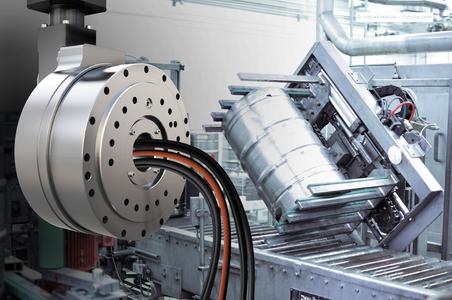 Die RH-C-Getriebe in Hohlwellenbauweise ermöglichen die Führung von Datenkabeln und Leitungen durch den Innenraum, um Verschmutzungen in der Lebensmittelproduktion vorzubeugen