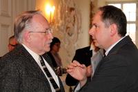 Prof. Dr. Harald Unkelbach, IHK-Präsident (li) im Gespräch mit Thorsten Gysin, Geschfd. Gesellschafter der EGOSOL GmbH, Schwäbisch Hall.