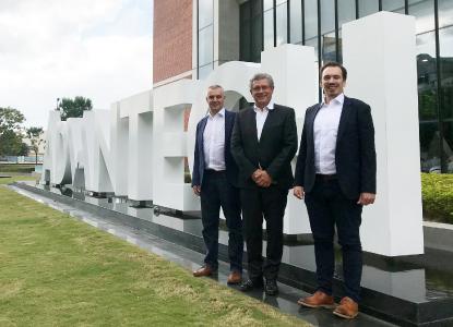 Werksführung bei ADVANTECH in Taiwan, Abbildung von links nach rechts: Christian Arnold, Business Unit Manager Displays & System Solutions bei GLYN, Axel Schäfer, Senior Channel Manager Central Europe bei ADVANTECH, Norman Schmidt, Produktmanager ADVANTECH bei GLYN.