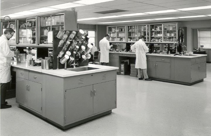 CT_50Y_USA_Lab_1970.jpg