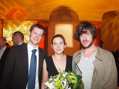 Die glücklichen Gewinner des Innovationspreises textil+mode 2009 v. l. : Gregor Hohn, Elisabeth Holzer und Michael Sontag