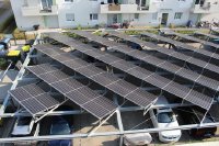 Photovoltaik und die entsprechenden Speicher können die Energieversorgung von Quartieren, auch für das Laden von E-Autos, deutlich erhöhen