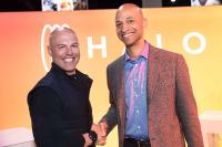 Freuen sich über die enge Kooperation (von links): David Long, Mitgründer und Geschäftsführer von Orangetheory Fitness, und Jaime Irick, Präsident von Life Fitness
