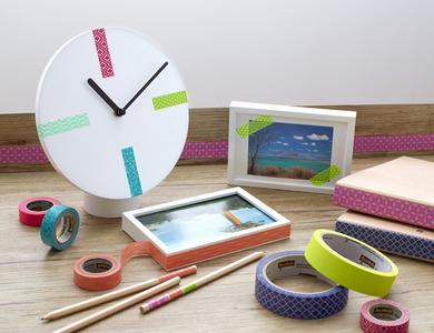 Ob zum Basteln, Verzieren oder Verpacken von Geschenken – die neuen Kreativ-Klebebänder der Marke Scotch eignen sich optimal für jede Art von Dekoration. In 15 verschiedenen Designs sorgen sie für farbige Highlights und glitzernde Effekte (Bild: 3M Deutschland GmbH)
