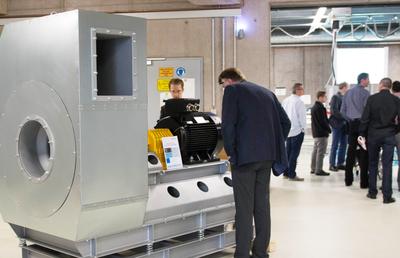 Ein großvolumiger Industrieventilator war eines der Highlights bei den Laborführungen / Bildautor: Elektror airsystems gmbh