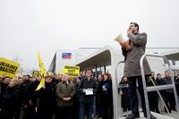Mitarbeiter der SMA Solar Technology AG protestieren gegen radikale Kürzung der Solarförderung   