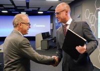 Christoph Müller (right), managing director of Rheinmetall Electronics GmbH, and Intracom Defense chief executive officer Dr George Troullinos signed a cooperation agreement at the end of September 2021