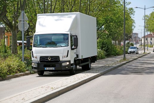 Renault Trucks D Cab 2m Koffer.jpg