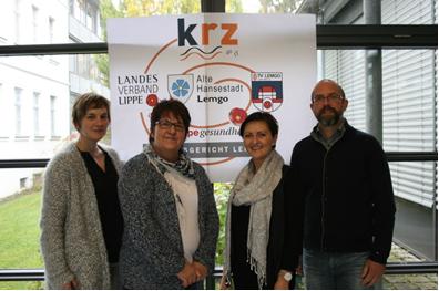 Die Akteure des Gesundheitsnetzwerks Lemgo: (v.l.n.r.) Kirsten Asrar (Amtsgericht Lemgo), Kornelia Rose (Landesverband Lippe), Justyna Resol (krz), Patrick Busse (TV-Lemgo). Nicht im Bild: Andrea Giese (krz), Anette Bischoff (Alte Hansestadt Lemgo), Eduard Bitenieks (Kreis Lippe) und Anke Buchardt (Kreis Lippe) / Foto: krz
