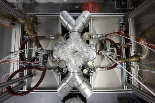 KSPG_Pr³fstand f³r K³hlermodule von Abgasr³ckf³hrsystemen.jpg