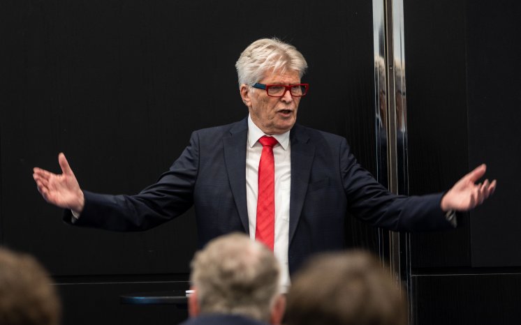 Herunterladen (15).jpg