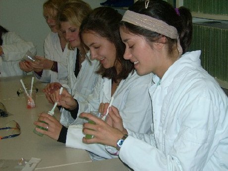 Uni Padeborn - Schnupperstudium für Oberstufenschülerinnen - Foto Fakultät EIM.jpg