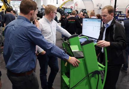 winkler präsentiert auf der Agritechnica Diagnosesoftware und Ausstattung speziell für den Landmaschinen-Fuhrpark