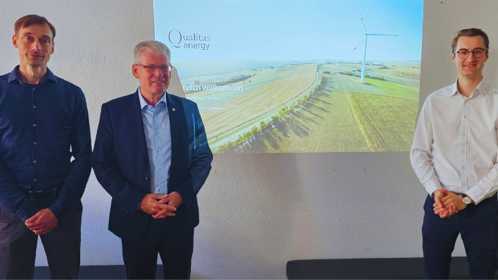 Qualitas Energy fördert den Energiewende-Dialog in Kooperation mit MdB Helmut Kleebank