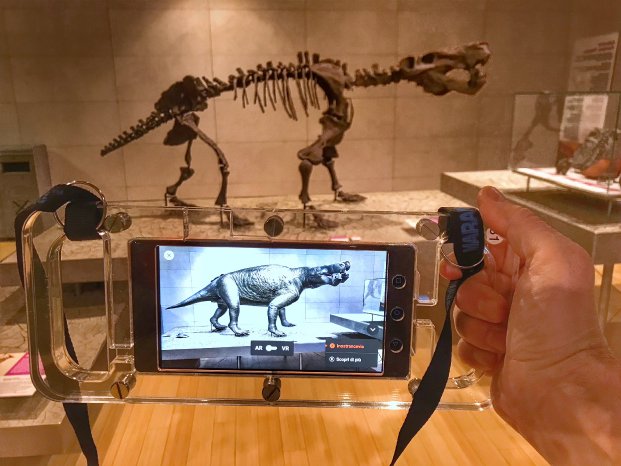 dinosaur-skeleton-and-augmented-reality-YJXT6HB.jpeg
