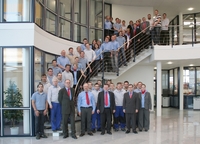 Stolz ist das 95-köpfige Team der ACI-ecotec nicht nur auf seine innovativen Produkte, die weltweit dazu beitragen, die Produktion von Photovoltaikmodulen effizienter zu machen, sondern auch auf die Auszeichnung „Top 100“. Stolz ist das 95-köpfige Team der ACI-ecotec nicht nur auf seine innovativen Produkte, die weltweit dazu beitragen, die Produktion von Photovoltaikmodulen effizienter zu machen, sondern auch auf die Auszeichnung „Top 100“.