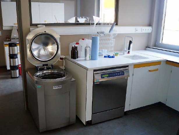 Systec laboratory sterilizer at Frastanzer.jpg