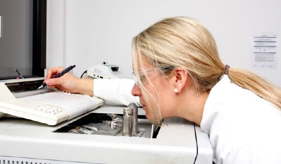 Gaschromatographie-Olfaktometrie--700x409.jpg