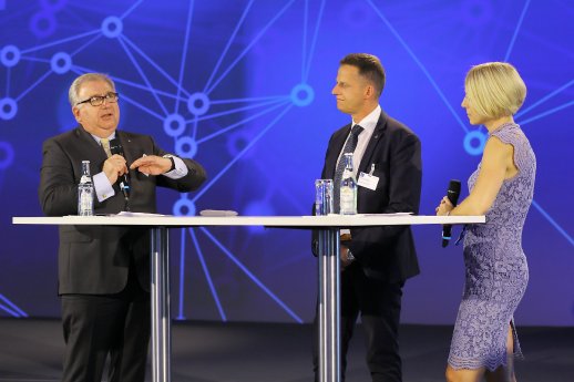 02-WITTENSTEIN-intens-Podiumsdiskussion.jpg