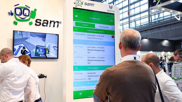 secova-sam-EHS-Software-auf-Messe-Duesseldorf-App.jpg