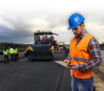 Kein LKW am Fertiger. Am Tablet sieht der Polier genau wann der nächste LKW ankommt und kann so die Fertigergeschwindigkeit steuern.