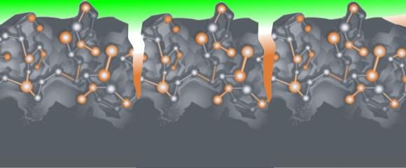 Wirkungsweise der patentierten Keramik-Polymer-Beschichtung: Sobald Mikrorisse in der Beschichtung entstehen, werden die Biozid-Kristalle gesprengt und entfalten ihre Wirkung im gesamten Riss. Die SRB werden vor der Ansiedelung abgetötet. Der Depot-Effekt der speziellen Biozid-Kristalle gewährt lang anhaltenden bioziden Schutz ohne merkliche Auswaschungen
