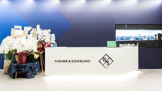 japan-tokyo-office-entrance-new-office-cerabrate-corporate-image-rohde-schwarz_200_119171_960_54.jpg