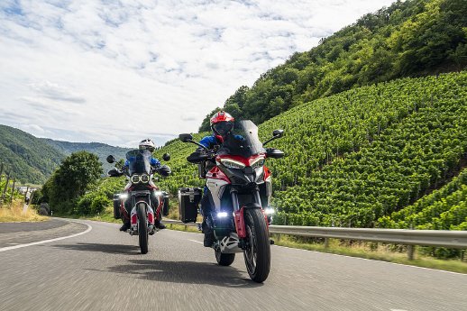 csm_06_Ducati_Multistrada_V4_Sitzbank_rot-schwarz_79cb8ebcae.jpg
