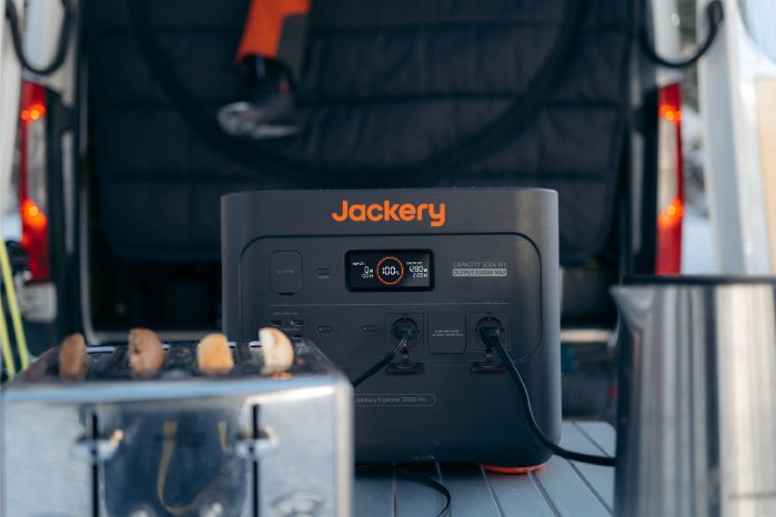 jackery-explorer-3000-pro-lifestyle-32.png