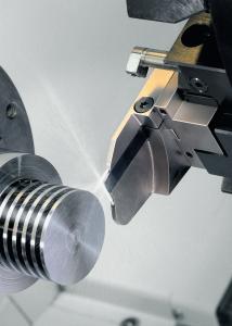 Picture no. 22-01 AO_Titelbild-Innenkühlung.jpg.
Tool manufacturers such as ARNO Werkzeuge have succeeded in feeding coolant directly to the flute - the actual problem zone - by using through tool cooling and clever, very fine channels.
©Image source: ARNO