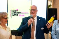 Edmund Pelikan bei der Entgegennahme des The Finfluencer Circle Award 2026