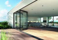 Die neue Aluminium Faltschiebe-Systemplattform Schüco AS FD 75/90.HI ist ein Raumwunder: Sie lässt sich in schmalen, kompakten Paketen zur Seite falten. / Bildnachweis: Schüco International KG