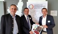 Interregionaler Austausch zum Klimaschutz (v.l.): Thomas Nieborowsky (Geschäftsführer KUMAS e. V. und Träger AG Umwelt im Verein Europäische Metropolregion München), Bernd Kappenstein (Leiter Fachbereich 